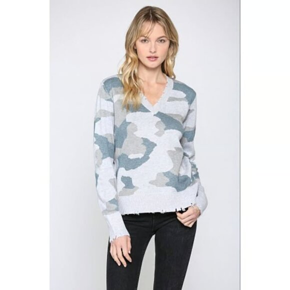 NWT FATE Gray/Blue Camo Distressed Hem V-Neck Long Sleeve Sweater Size Small - Picture 1 of 6